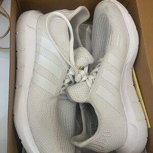 Adidas Swift Run 1.0 Sneakers
